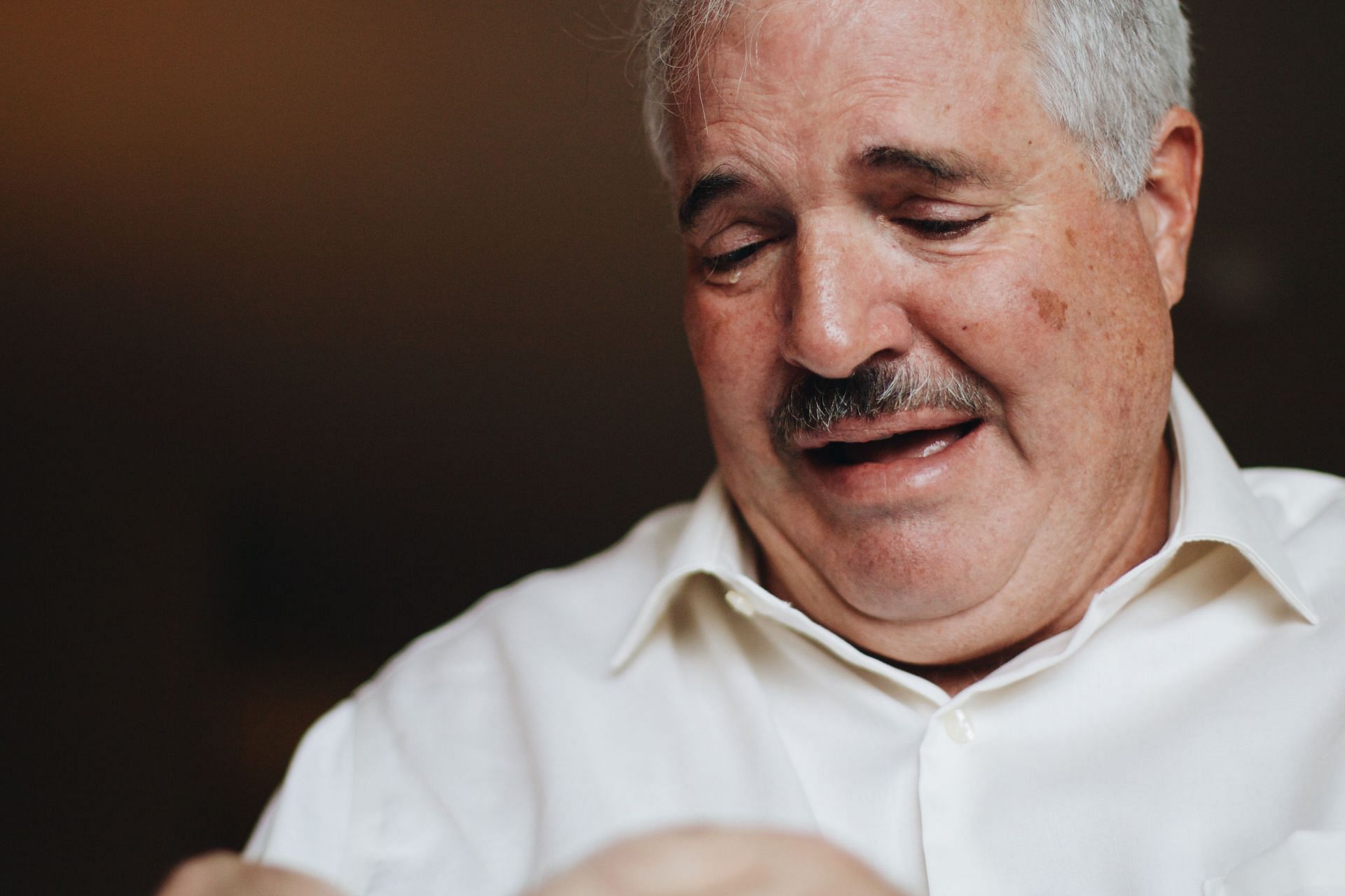 The familiar starts feeling like the unfamiliar, a potential early sign of dementia. (Image via Unsplash/Tessa Rampersad)